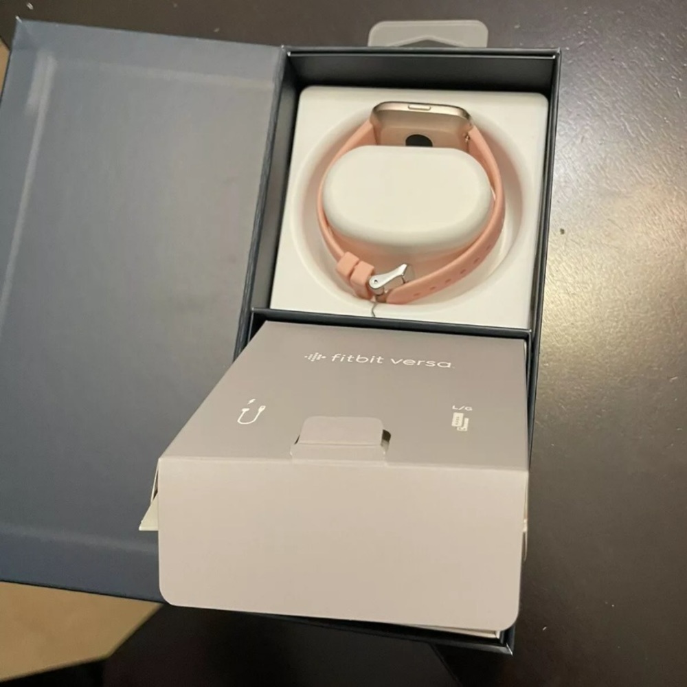 Fitbit Versa - image 6